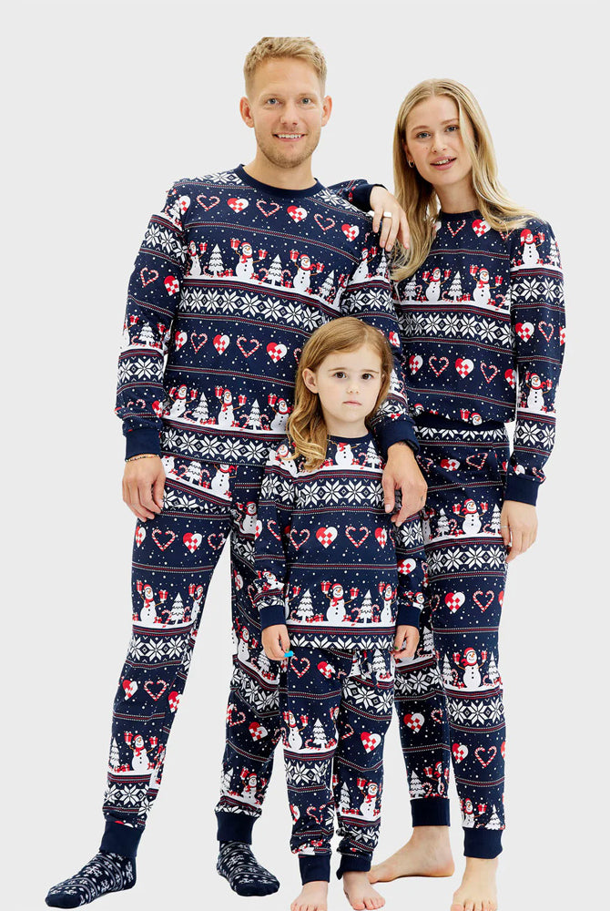 Pijama de Natal Familiar Bonecos de neve e Corações