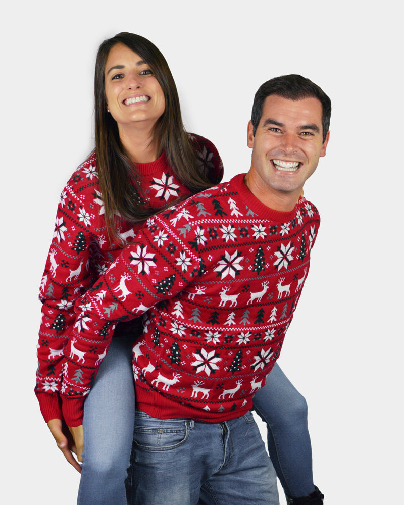 Camisola de Natal para Família Vermelha com Renas, Árvores e Estrela Polar Casal