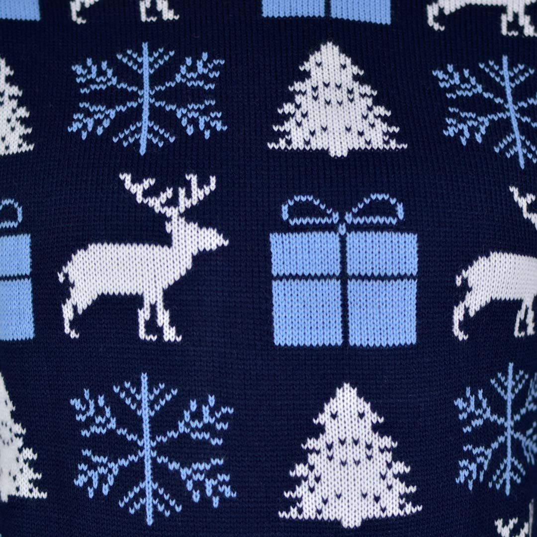 Camisola de Natal Azul com Renas, Presentes e Pinheiros Detalhe