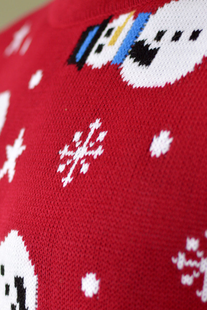 Camisola de Natal Vermelha com Bonecos, Renas e Árvores Detalhe