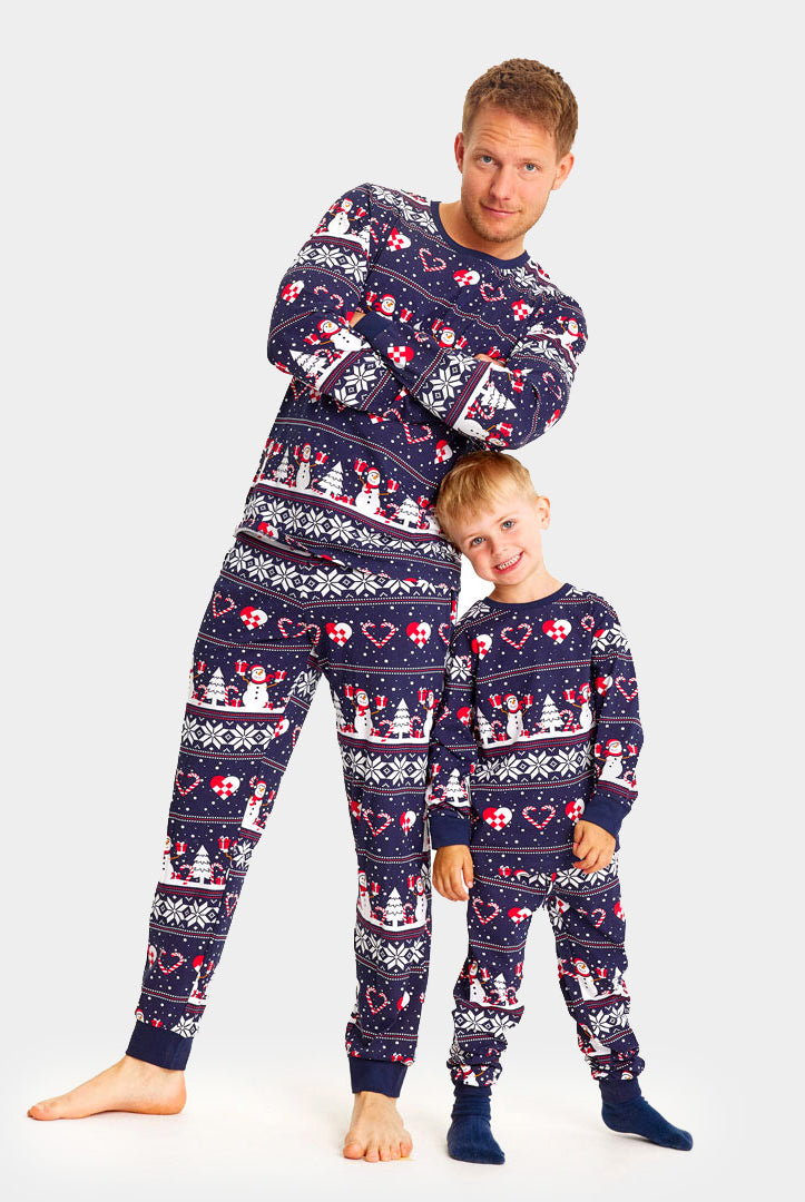 Pijama de Natal Familiar com Bonecos de neve e Corações