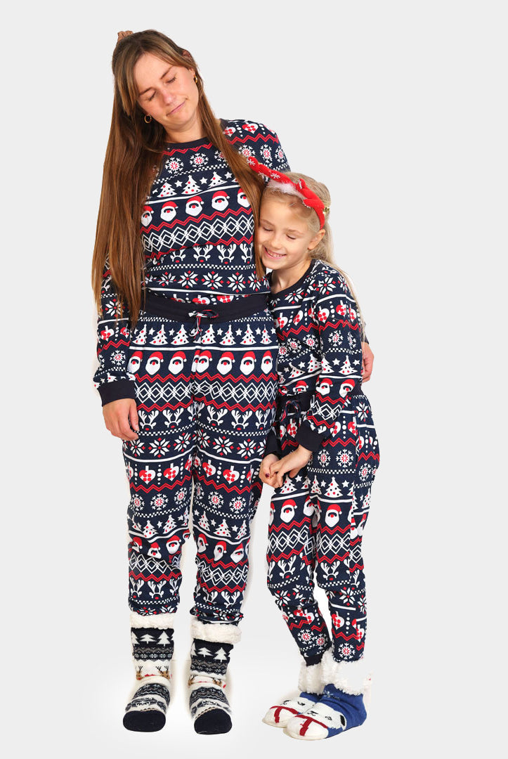 Pijama de Natal Familiar com Pai Natal, Árvores e Corações