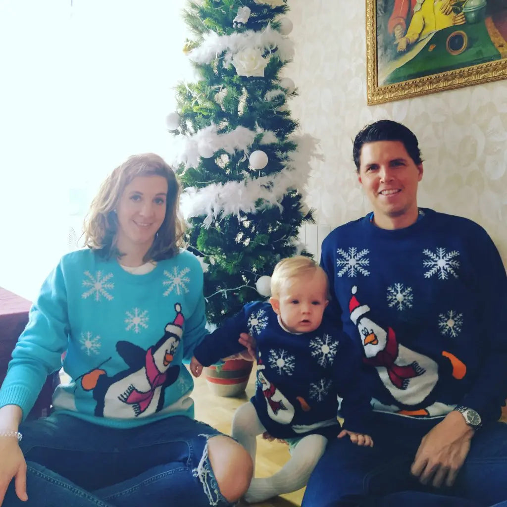 Camisola de Natal Familia Pinguim Azul com Arvore de Natal