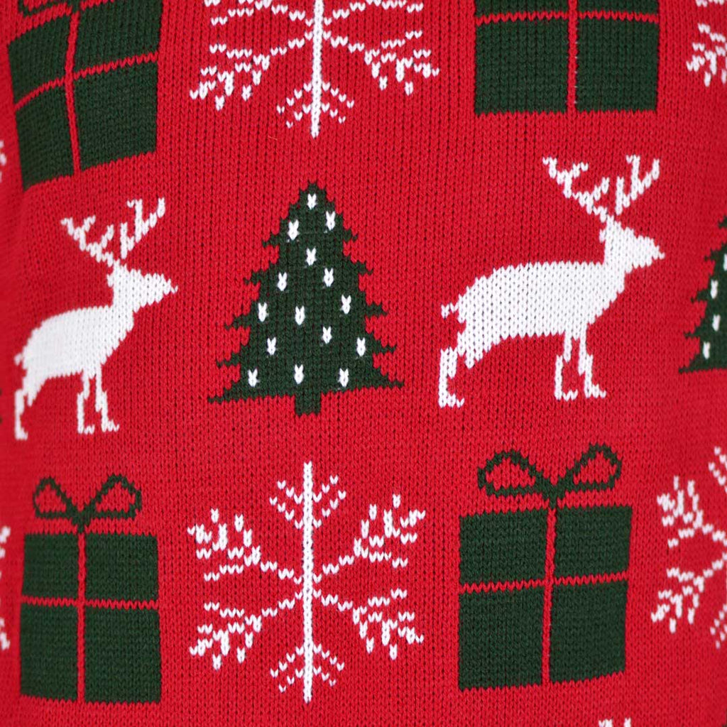 Camisola de Natal Vermelha com Renas, Presentes e Pinheiros Detalhe