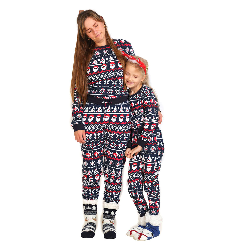 Pijama de Natal Familiar com Pai Natal, Árvores e Corações